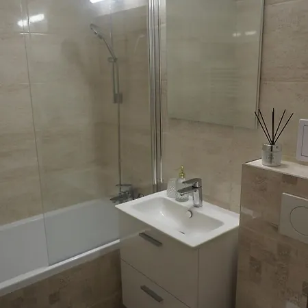 Luxury In Heart Of Apartment *